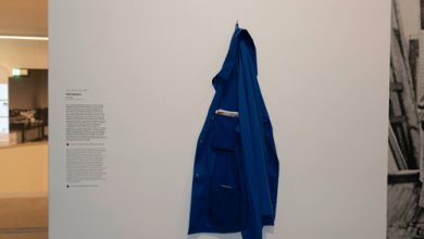 Фото - Украв из музея куртку, женщина отнесла её к портному на переделку