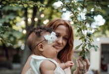 Фото - Гостья проигнорировала правила свадьбы без детей и явилась на праздник с маленьким сыном