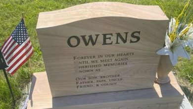 Фото - На надгробии умершего отца семейства написано грубое послание