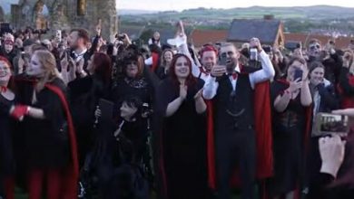 Фото - «Вампиры» собрались в старом аббатстве, чтобы побить мировой рекорд
