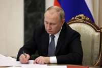 Фото - Путин подписал закон о зеркальном ответе на дискриминацию российских СМИ