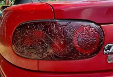 Фото - Автолюбительница из Австралии покрывает узорами автомобильные задние фонари