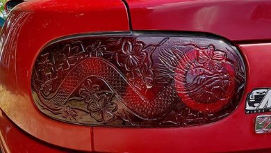 Фото - Автолюбительница из Австралии покрывает узорами автомобильные задние фонари