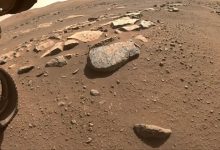 Фото - Марсоход Perseverance обнаружил в кратере вулканические породы, которых там быть не должно