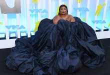 Фото - Платье певицы Lizzo на премии VMA 2022 сравнили с мусорным мешком