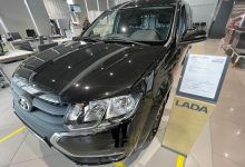 Фото - «Упрощенные» Lada Largus появились у дилеров. Подробности