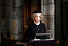Фото - Британские телеведущие не узнали Лиз Трасс на похоронах королевы