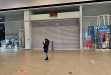 Фото - «Известия»: компания H&M начала ввозить в Россию новую коллекцию