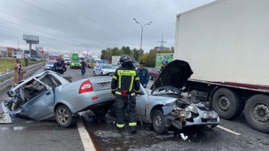 Фото - На МКАД в результате ДТП «Ладу Приору» разорвало пополам