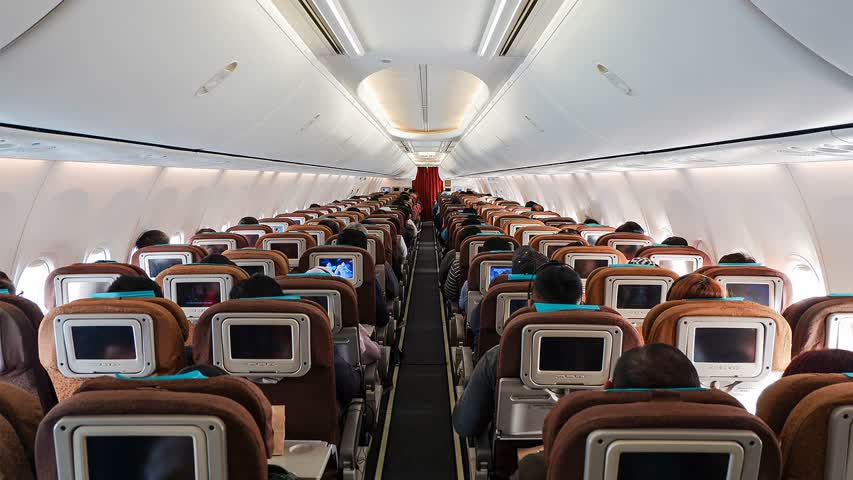 Фото - Необычный способ разрешения конфликта в самолете восхитил пользователей сети