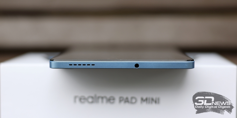  realme Pad mini, верхняя грань: мини-джек и динамик 