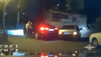 Фото - Полицейский почти километр держался на капоте «Лады», пока водитель на скорости мотался по Тольятти