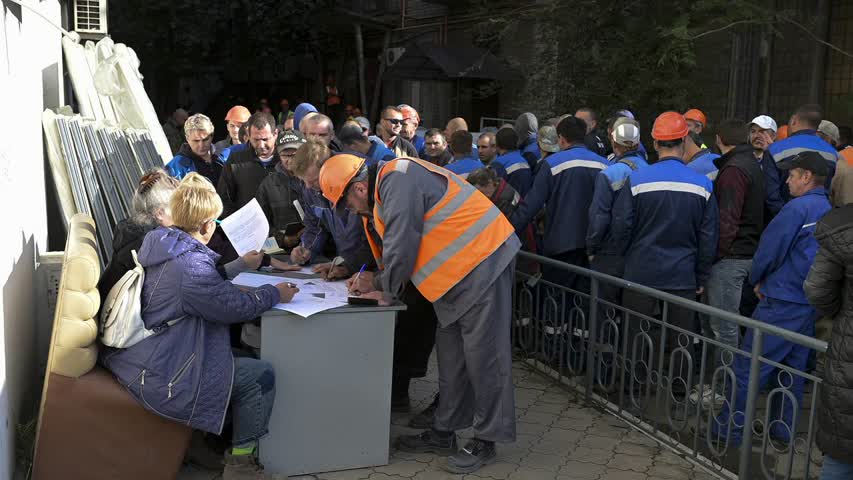 Фото - Работающих в Донбассе строителей захотели освободить от мобилизации в России