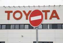 Фото - Toyota прекратит производство автомобилей в России