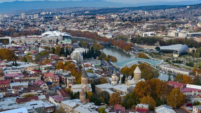 Фото - В Грузии сообщили о возросшем в разы потоке россиян в страну