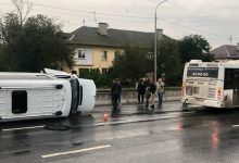 Фото - В Волгограде маршрутка перевернулась и влетела в автобус