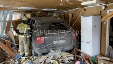 Фото - Под Екатеринбургом Porsche Cayenne на полном ходу въехал в торговый павильон