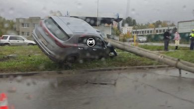 Фото - В Пензе бетонный столб раздавил врезавшуюся в него легковушку