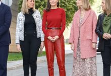 Фото - Риск по-королевски: королева Испании Летиция появилась на публике в красных кожаных брюках