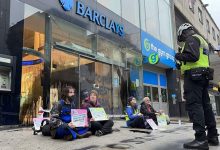 Фото - Экоактивисты устроили массовые протесты в отделениях британского банка Barclays