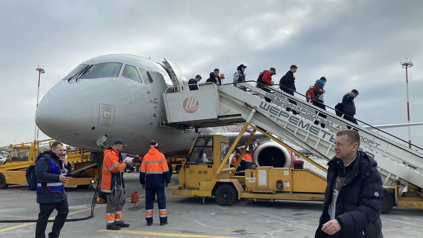 Фото - Российские авиакомпании получат меньше Superjet 100