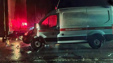Фото - В Крыму автомобиль скорой помощи врезался в грузовик, пострадали три человека