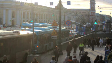 Фото - Невский проспект «покраснел» после аварии с автобусом напротив метро