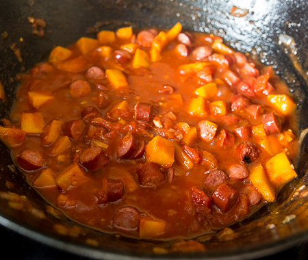 Куриные сердечки с тыквой и охотничьими колбасками