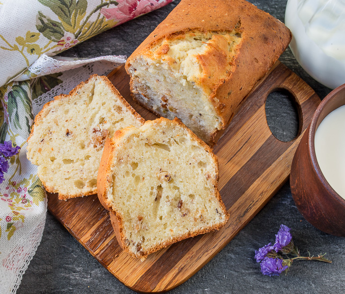 Творожный кекс с изюмом и орехами