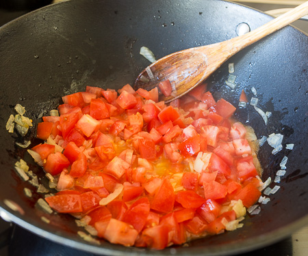 Паста с соусом из курицы и баклажанов