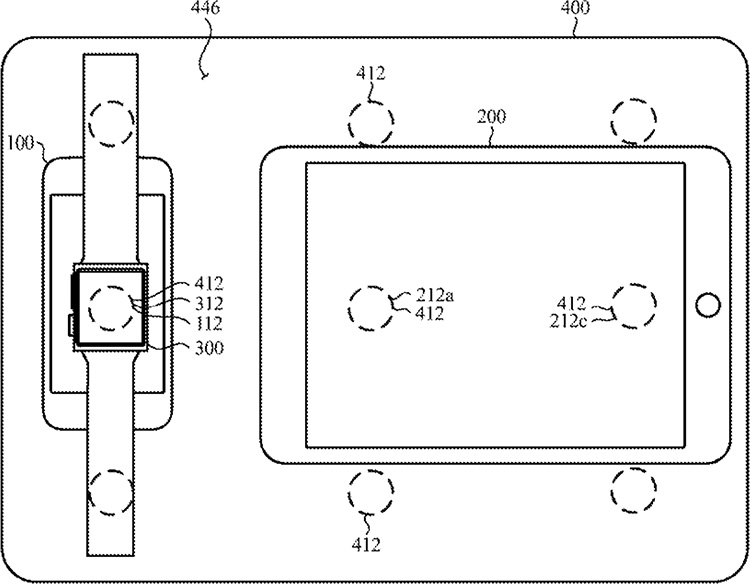 Зарядка устройства на крышке MacBook