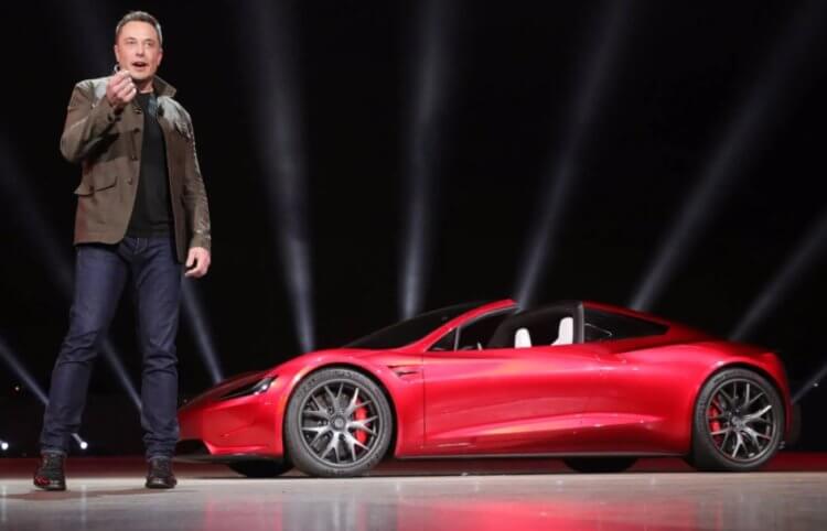 Илон Маск перенес продажи самого быстрого Tesla Roadster на 2023 год