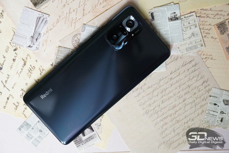  Xiaomi Redmi Note 10 Pro, задняя панель: в углу — блок камер с четырьмя объективами, вспышкой и сенсорами 